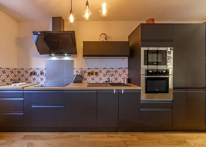 Le Saint Cyr - Bel Appartement, Parking & Terrasse