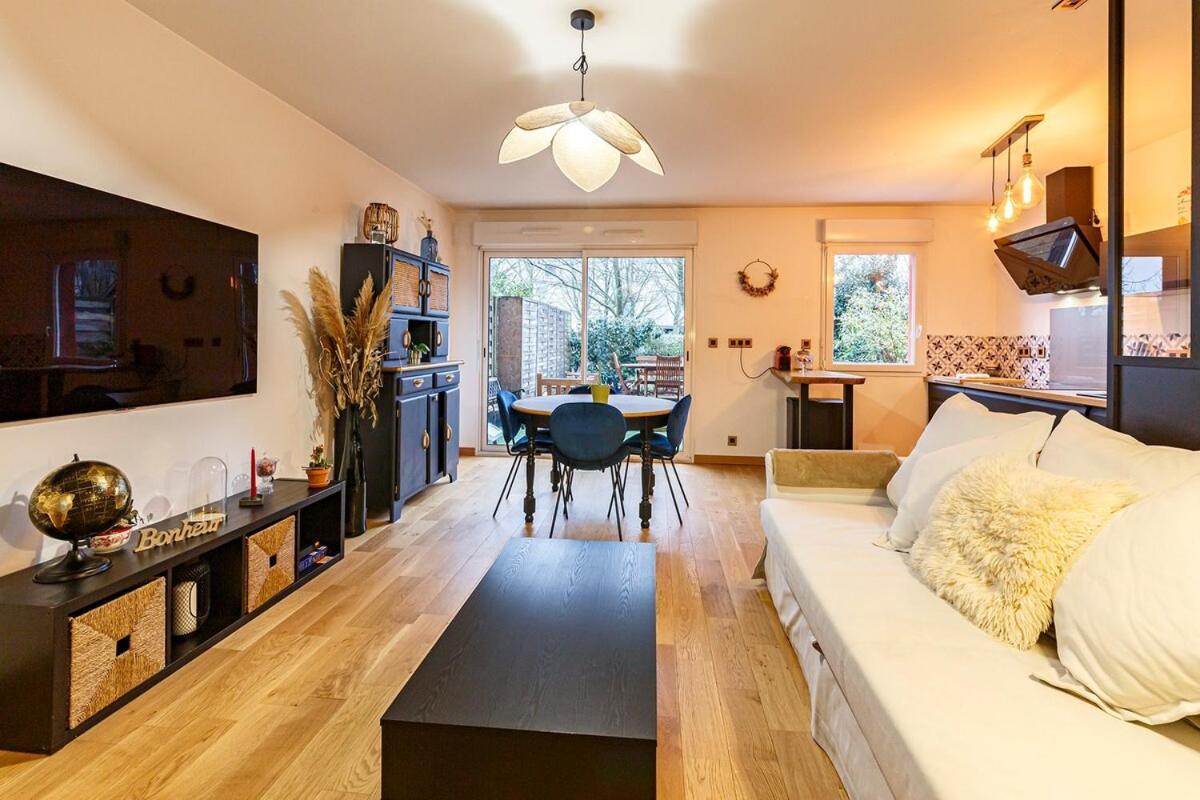 Le Saint Cyr - Bel Appartement, Parking & Terrasse Apartment