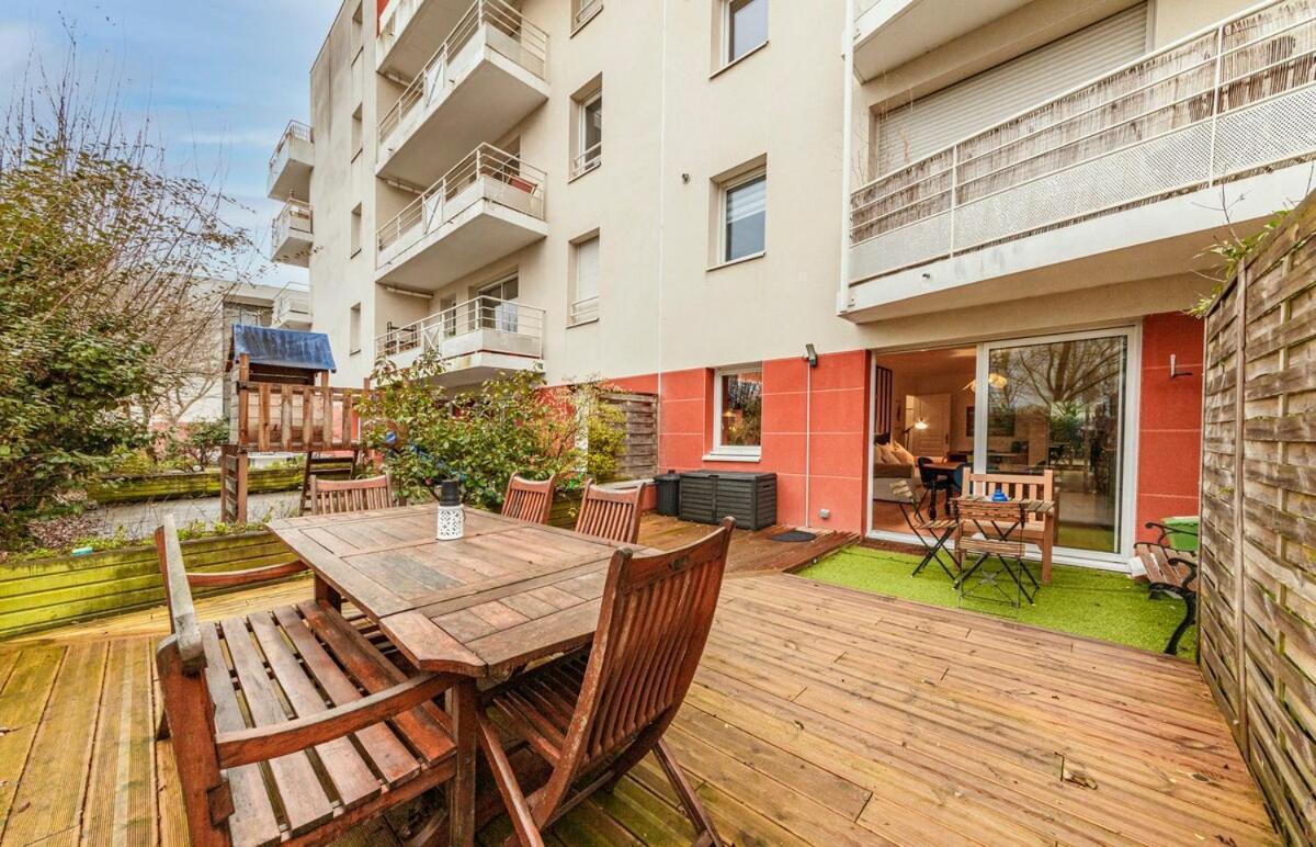 Le Saint Cyr - Bel Appartement, Parking & Terrasse Appartamento