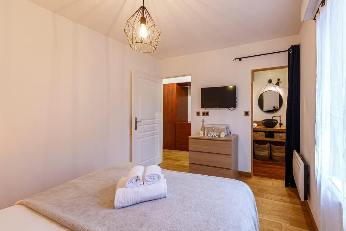 Apartment Le Saint Cyr - Bel Appartement, Parking & Terrasse *
